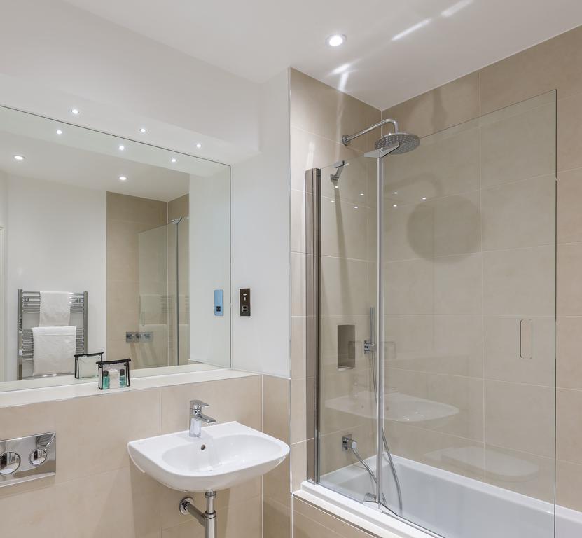 House Of Fisher - Athena Court Maidenhead Room photo